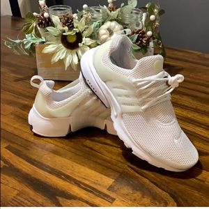 Nike Presto triple white